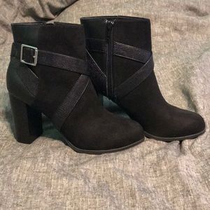 Black heeled boots